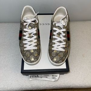 Gucci WOMEN'S ACE GG SUPREME SNEAKER WITH BEES